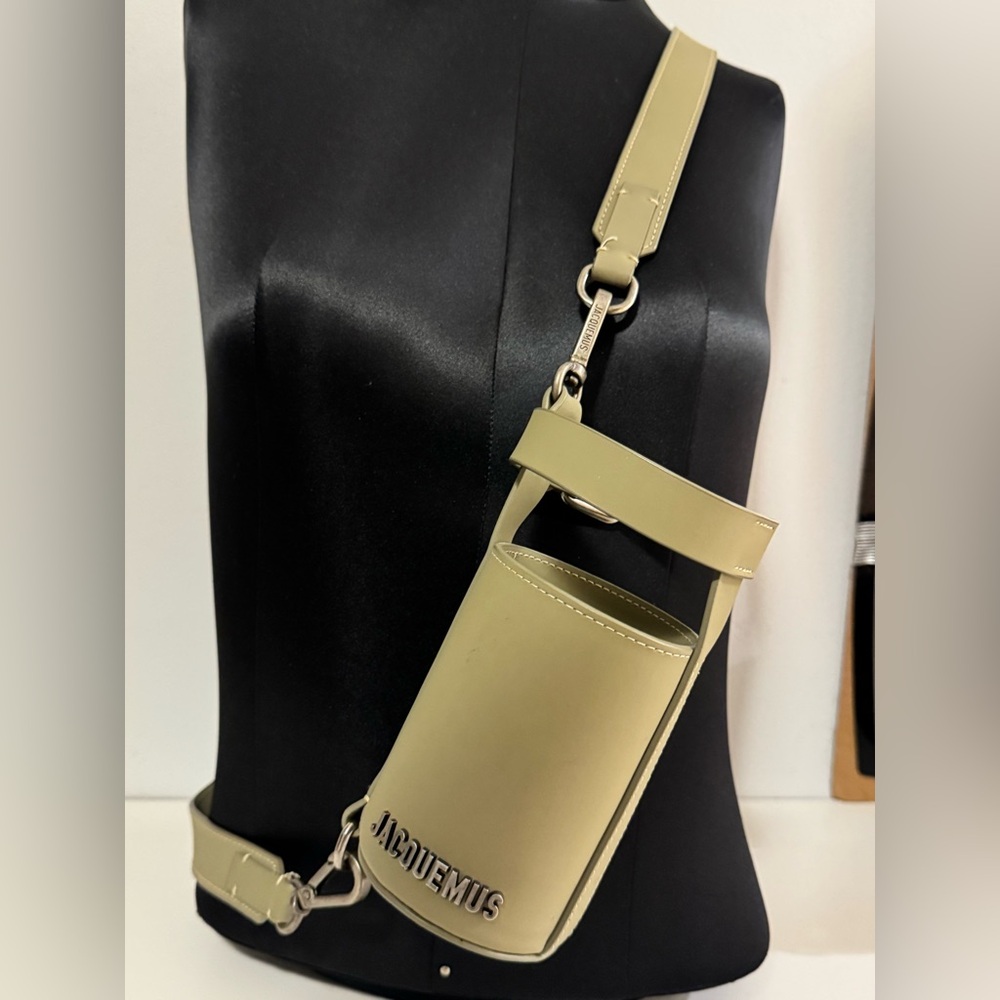 Jacquemus Olive Belt Bag 
Bottle bag